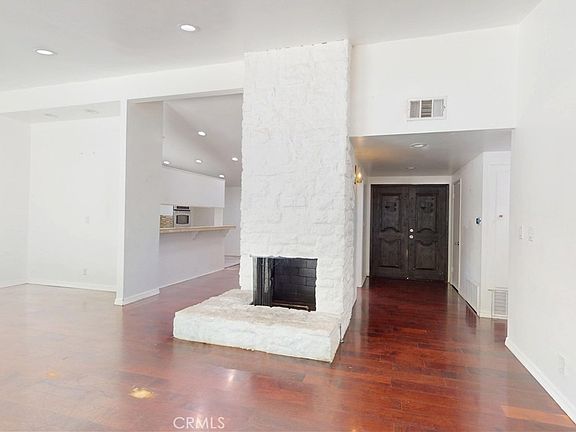 4th image of 20703 Collins St