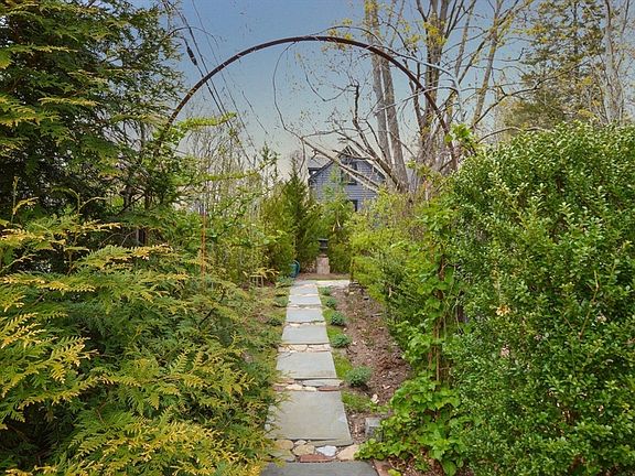 3rd image of 1150 Russells Mills Rd