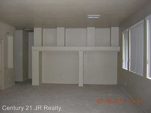 3rd image of 721 Waltham Hills St