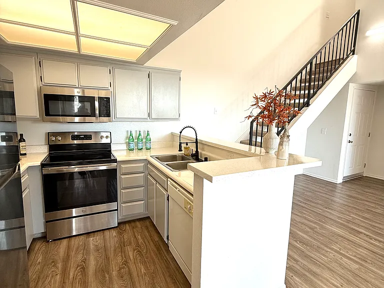 Windrose Place Pasadena — Photo 53