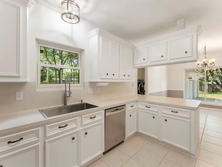 618 W Rollingwood St — Photo 26