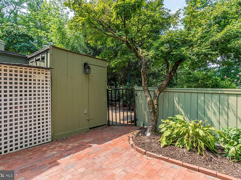 7 Belaire Way — Photo 4