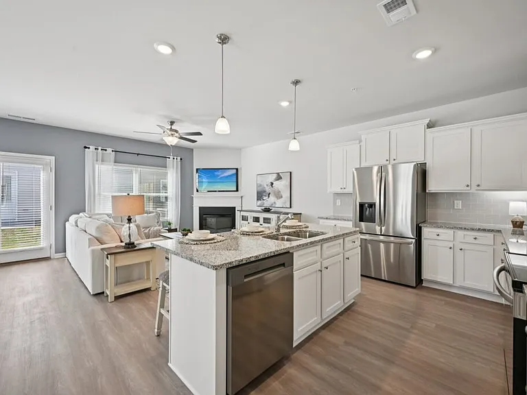 423 Lanier Cir — Photo 15