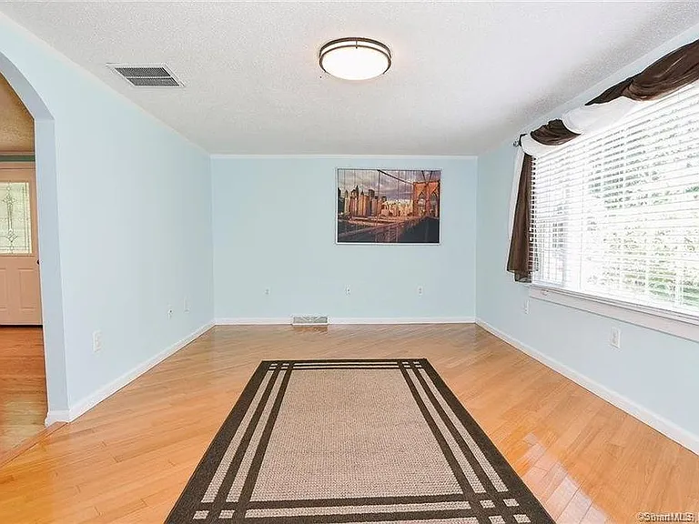1122 Mill St — Photo 3