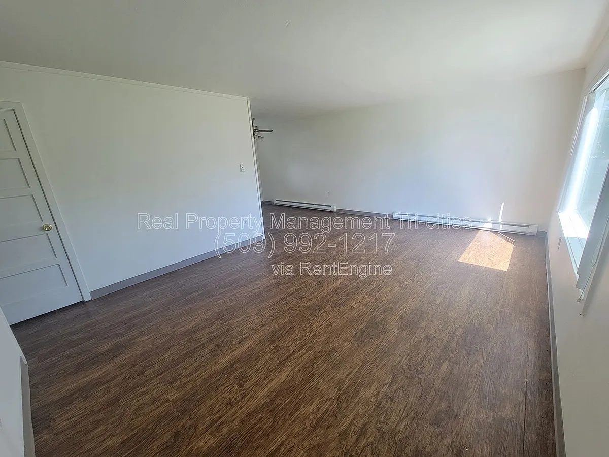 Building Photo - 1418 Mahan Ave