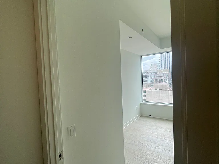 11 Yorkville Ave W #1913 — Photo 24