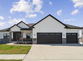313 Heartland St, Fairfax, IA 52228