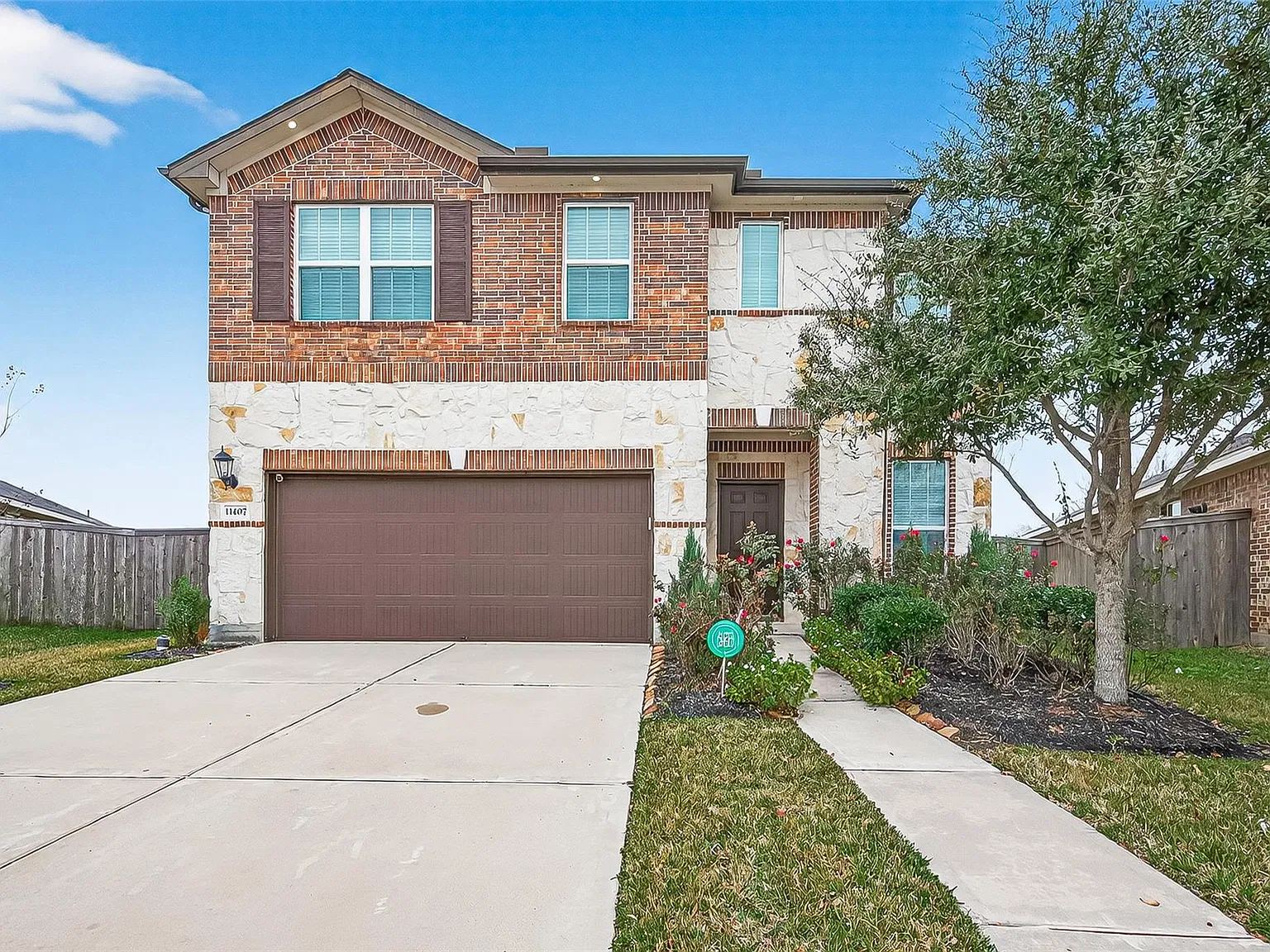 4 bed, 3.5 bath, 2805 sqft, $2,850 — Photo 1