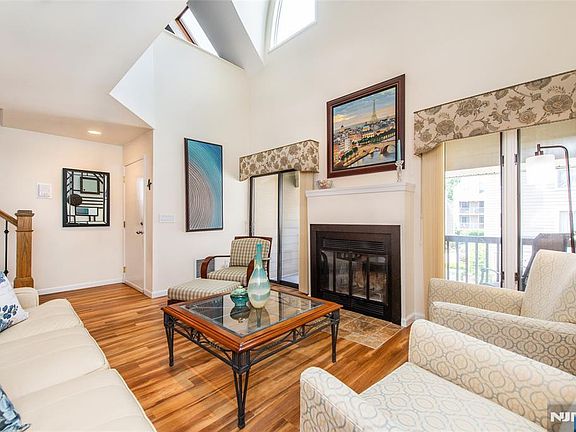 2nd image of 902 River Renaissance #C02
