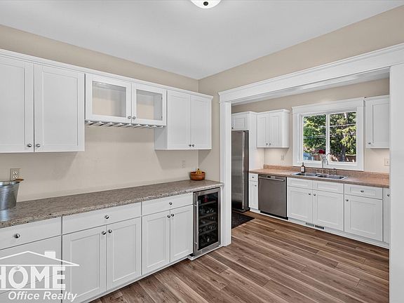 5th image of 315 E Main St