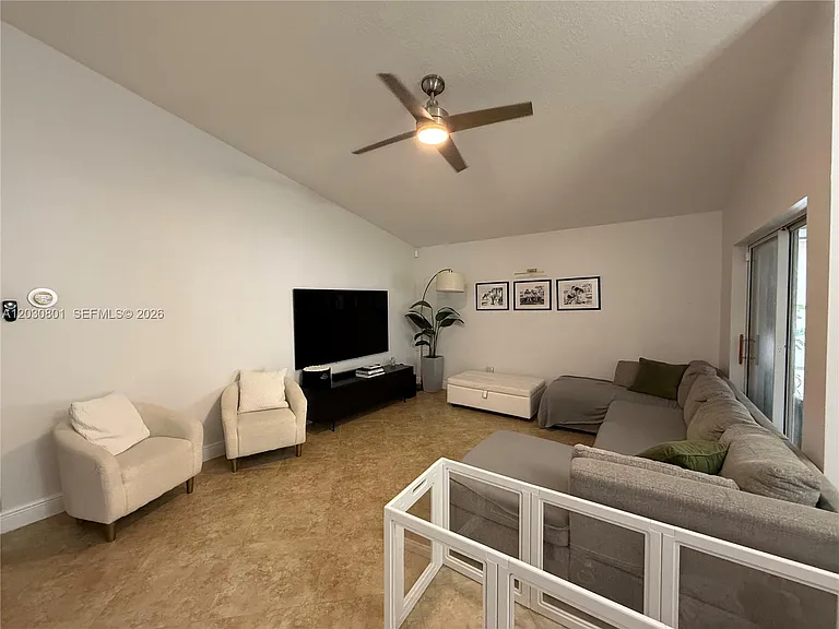 248 W Riverbend Dr — Photo 5