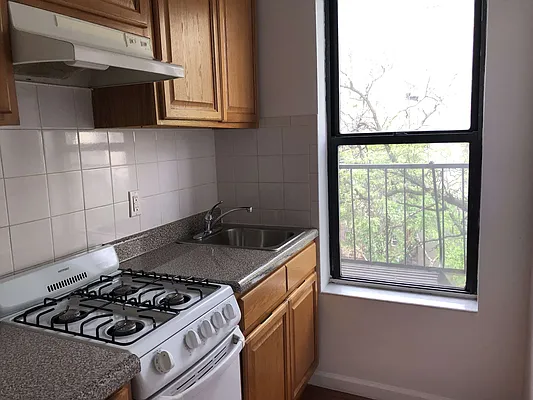 Rented by GreenVill Real Estate LLC | media 8