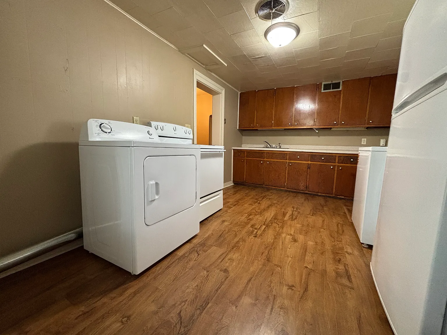 3 bed, 1000 sqft, $1,000 — Photo 2