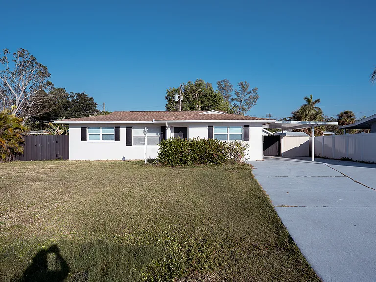 6671 Fiesta Way — Photo 1