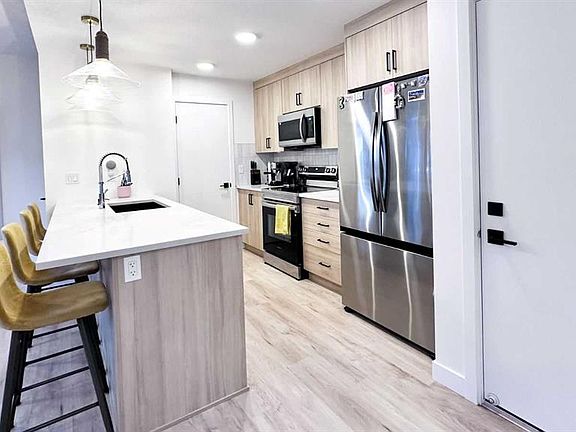 5th image of 562 E Seton Cir SE #407