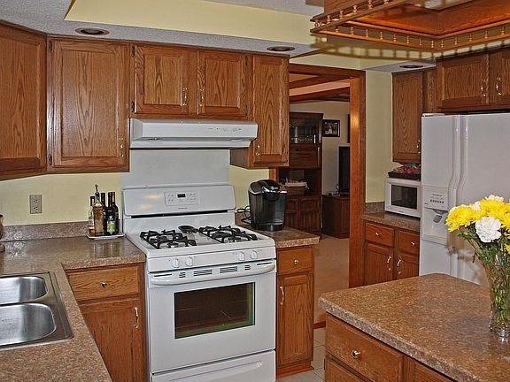 3rd image of 50 Parktrail Ln