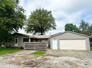 13 E Pilot St, Ridge Farm, IL 61870