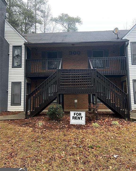 1st image of 300 E Burns Ct SE #D