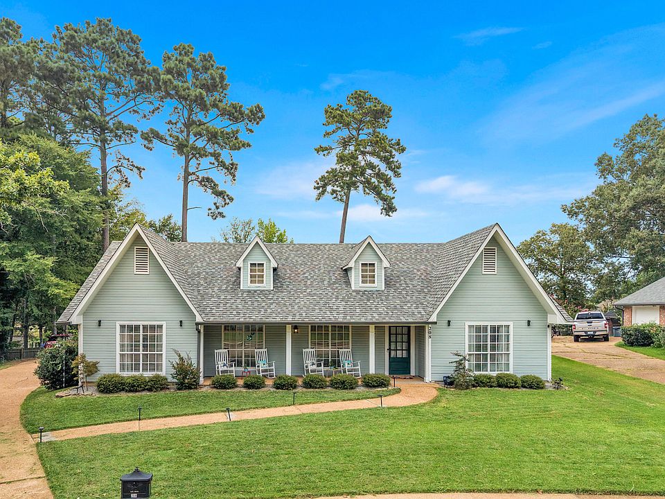1st image of 208 Boxwood Cir
