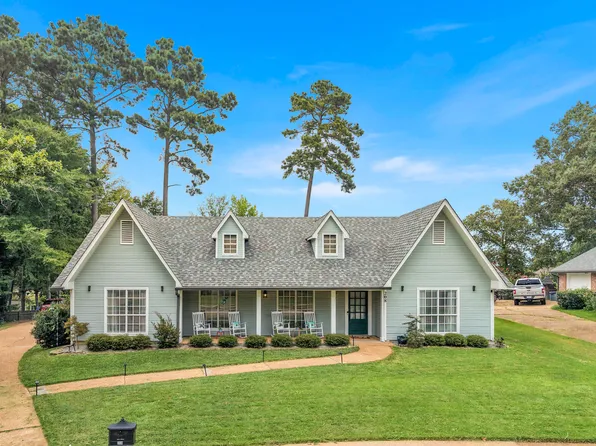 208 Boxwood Cir, Brandon, MS 39047