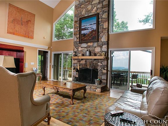 3rd image of 4665 Blowing Rock Blvd