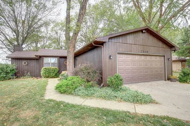 2509 Jordan Dr photo 1