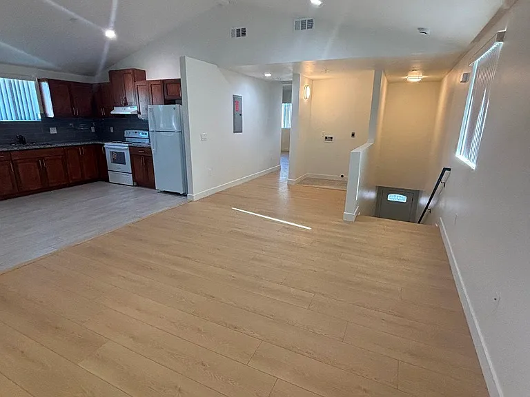4327 Honduras St — Photo 6