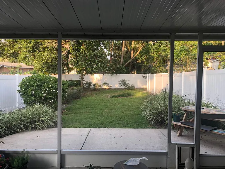 820 Huntington Ct — Photo 4