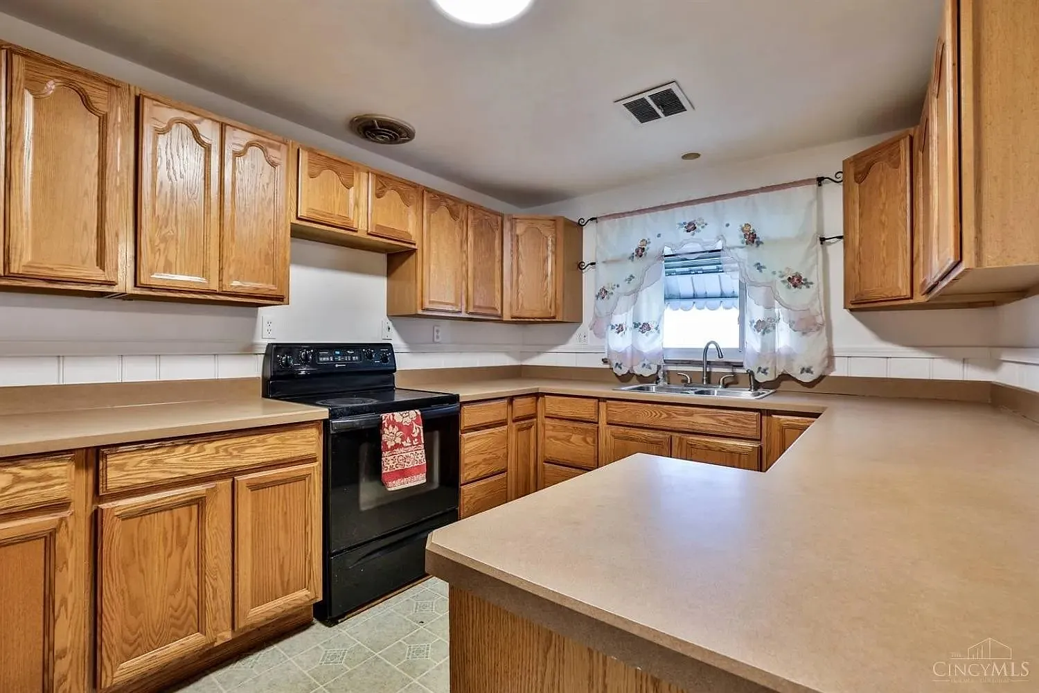 3 bed, 1326 sqft, $2,100 — Photo 3