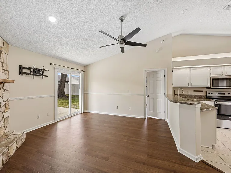 8362 Rockridge Dr — Photo 7