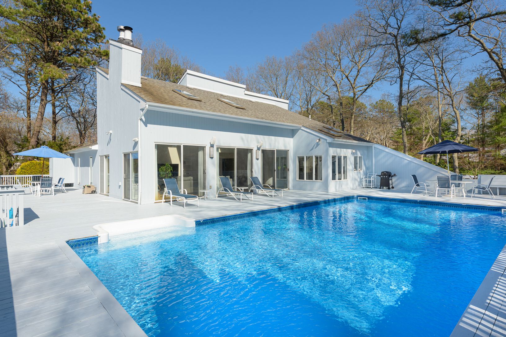  View into living room from pool