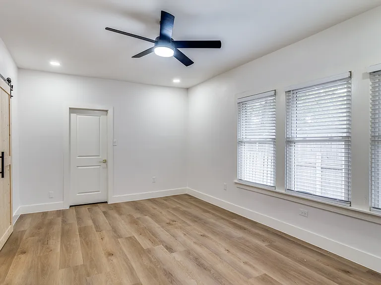 2101 Fairmount Ave — Photo 10