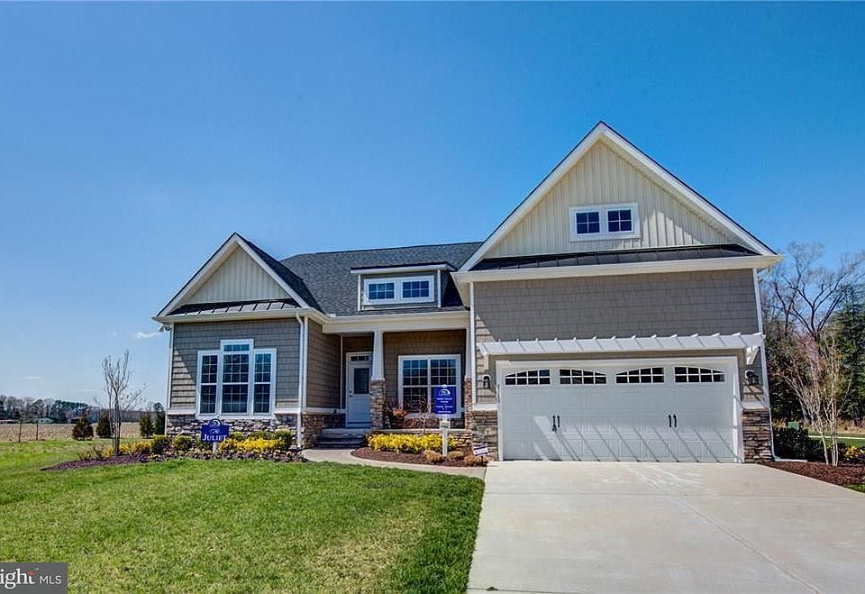 1st image of 20733 Woodlake Cir
