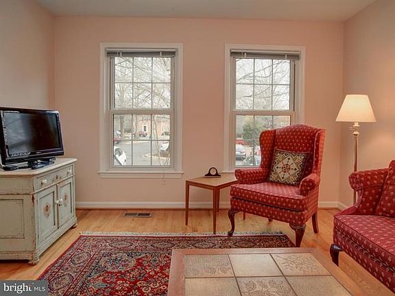 4th image of 3122 Barnard Ct