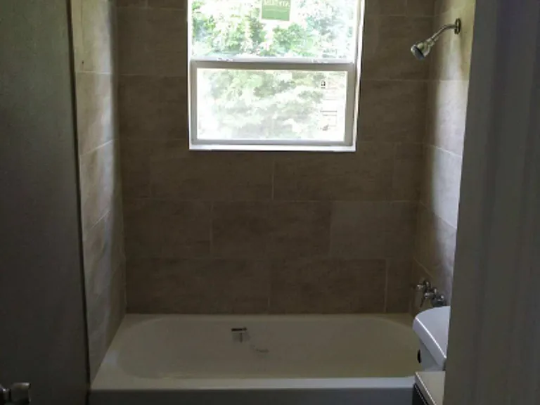 1126 Park Cir — Photo 2