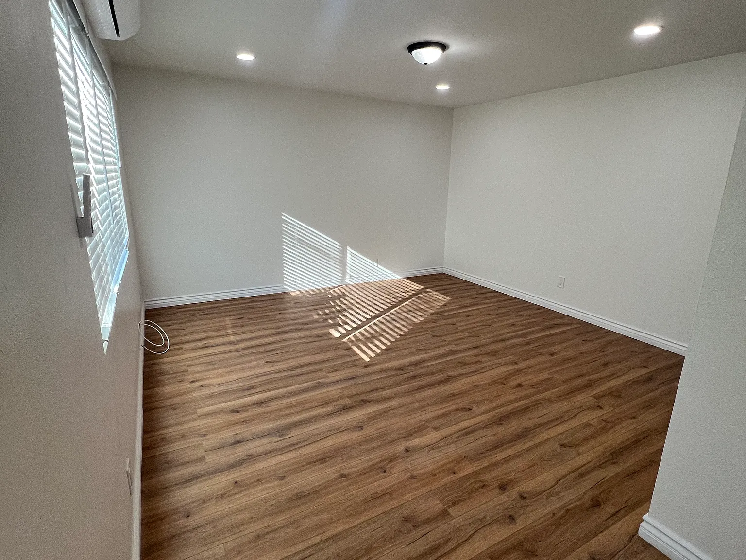 9327 Myron St — Photo 3