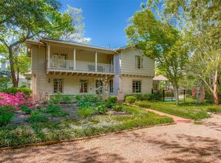 1105 N Canterbury Ct, Dallas, TX 75208