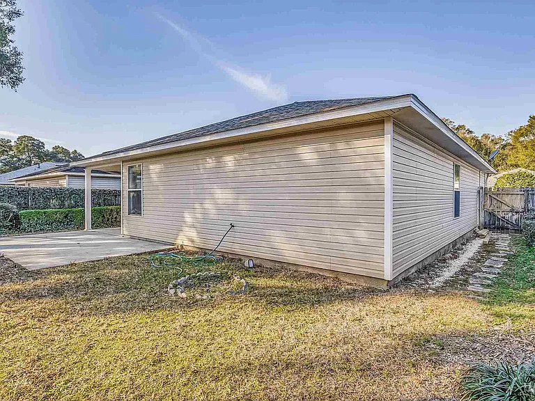 1108 Simpson St — Photo 37