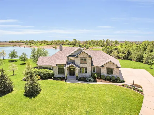 1319 Cross Creek Rd, Mahomet, IL 61853