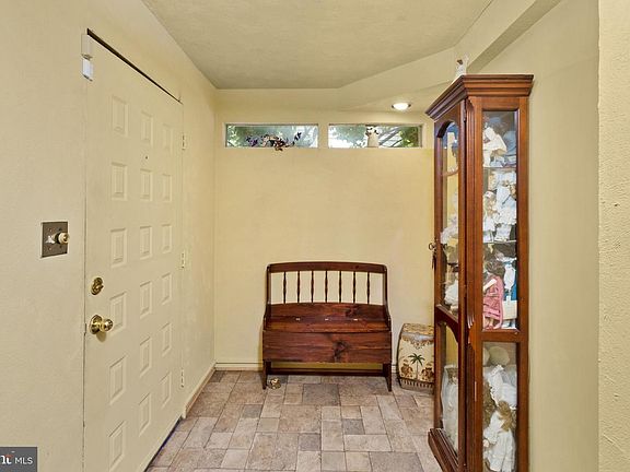 3rd image of 697 S Olden Ave