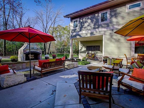 3rd image of 3212 N Dekoven Dr