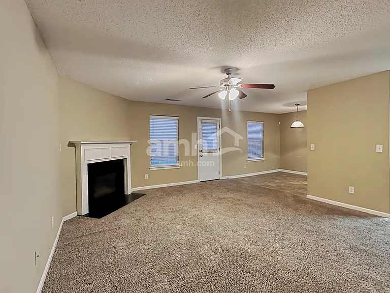 369 Hidden Creek Ln — Photo 4