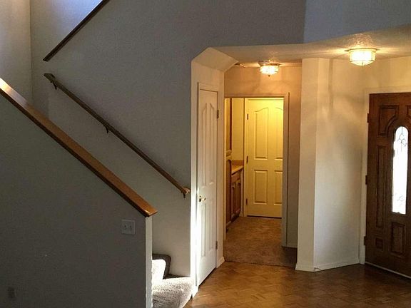 3rd image of 374 Laurelwood Cir