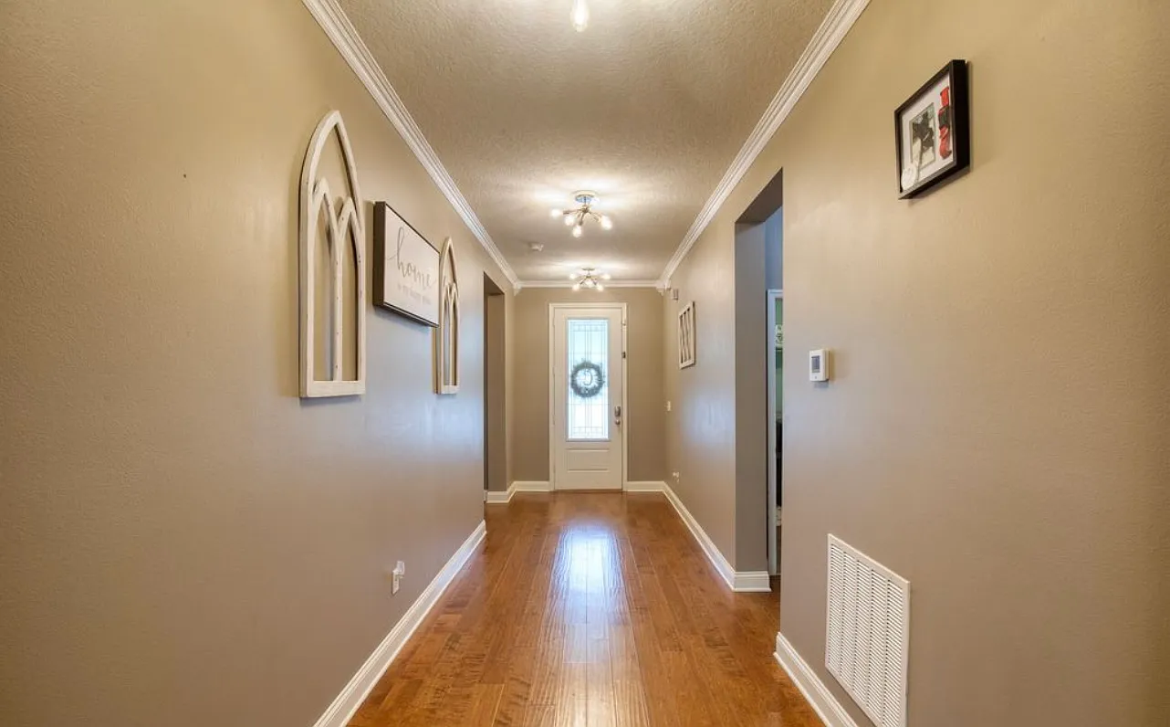 3 bed, 2211 sqft, $3,500 — Photo 2