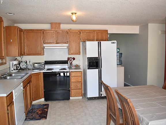 3rd image of 1771 Loganberry St