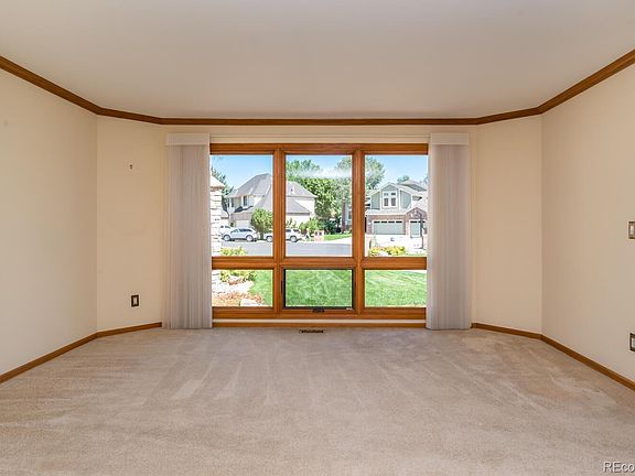 4th image of 1100 Oakhurst Dr