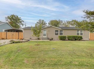 18819 Maple St, Carlyle, IL 62231