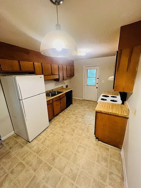 1979 3rd Ave #4