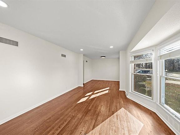 4th image of 6805 N Wayne Ave