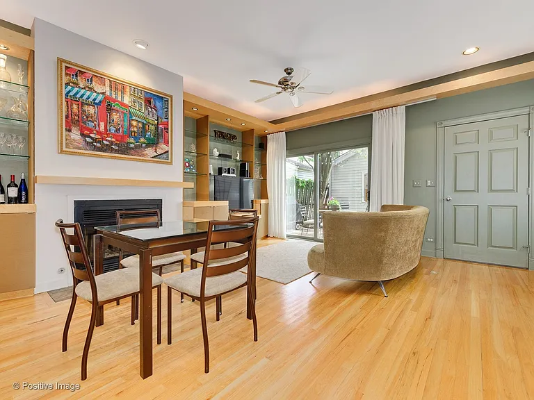 1213 W Roscoe St — Photo 15